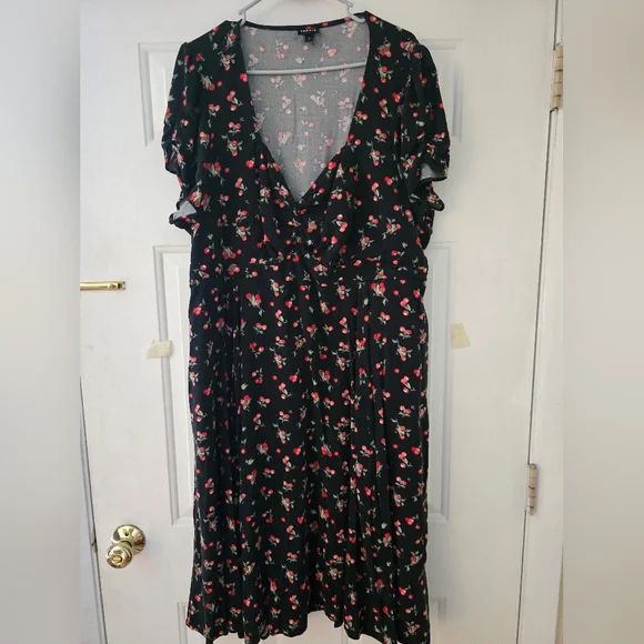 Torrid Black and Cherry Flutter Sleeve Midi Sundress 4x - Picture 2 of 6